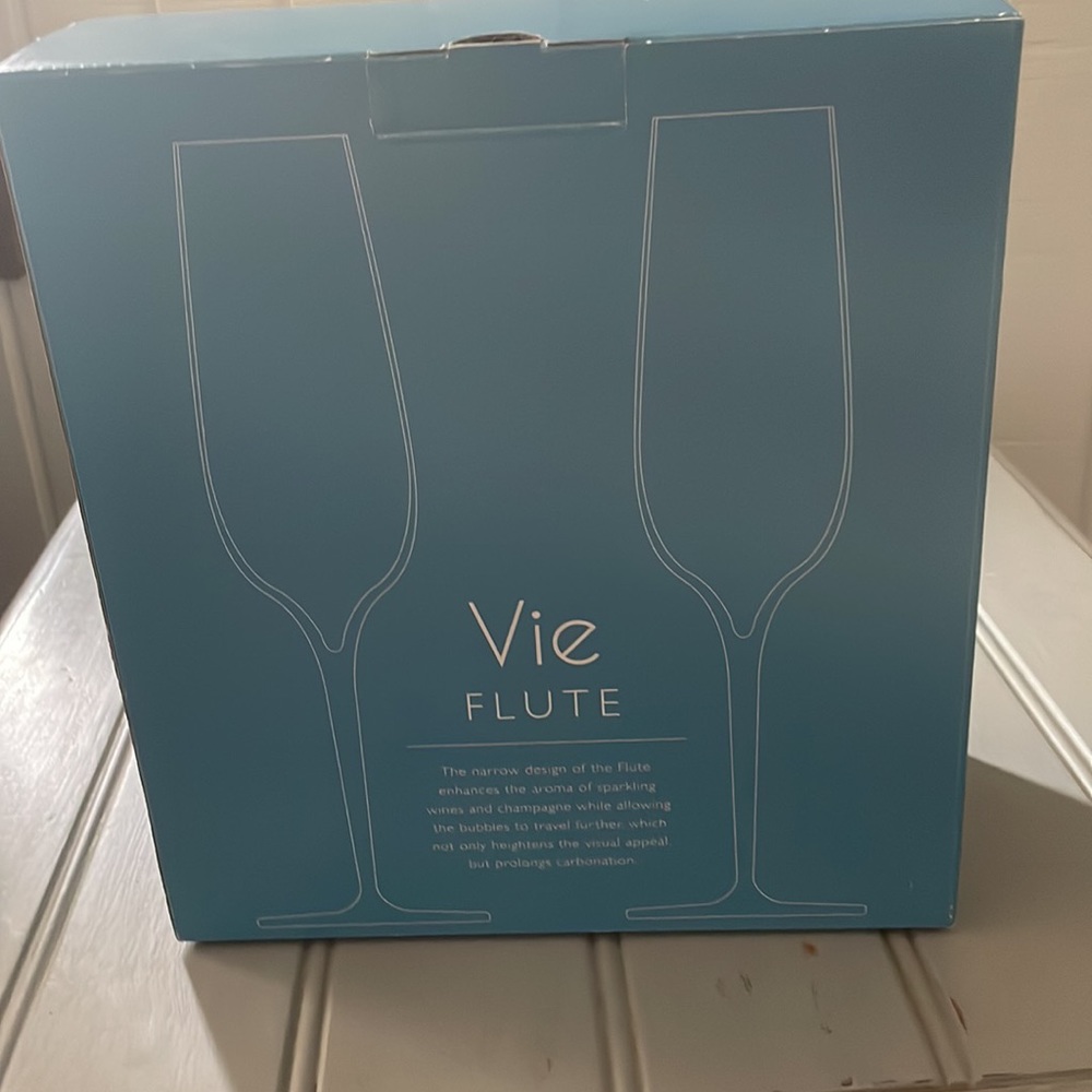 Set of flute glasses brand new